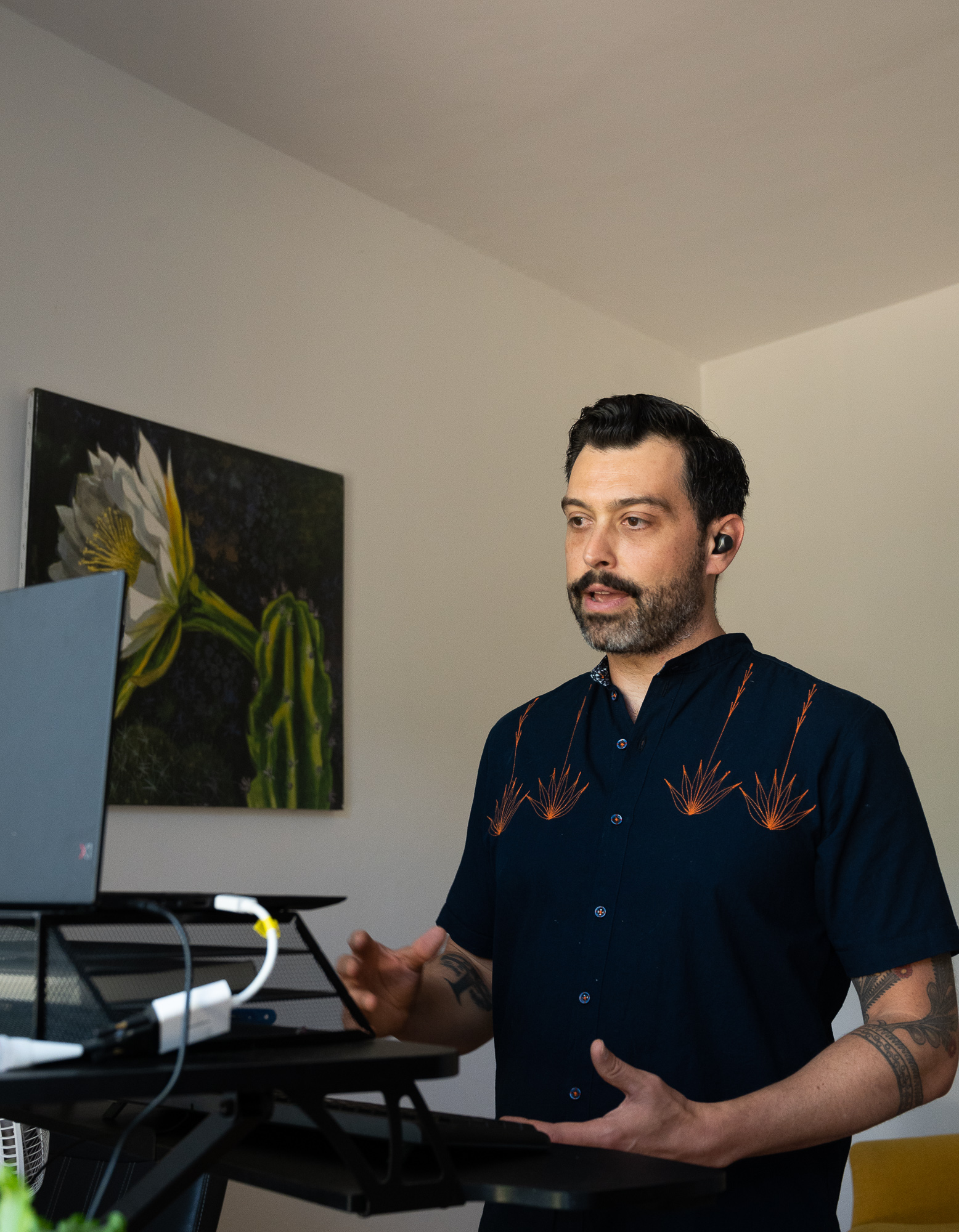 Brandon Brown coaching a client from his New Orleans standing desk
